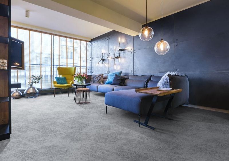 instalación de moqueta en sala de estar