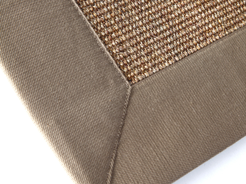 alfombra de vinilo con cenefa de acabado