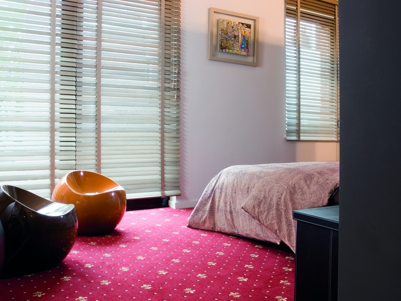 instalación de moqueta en habitaciones de hotel