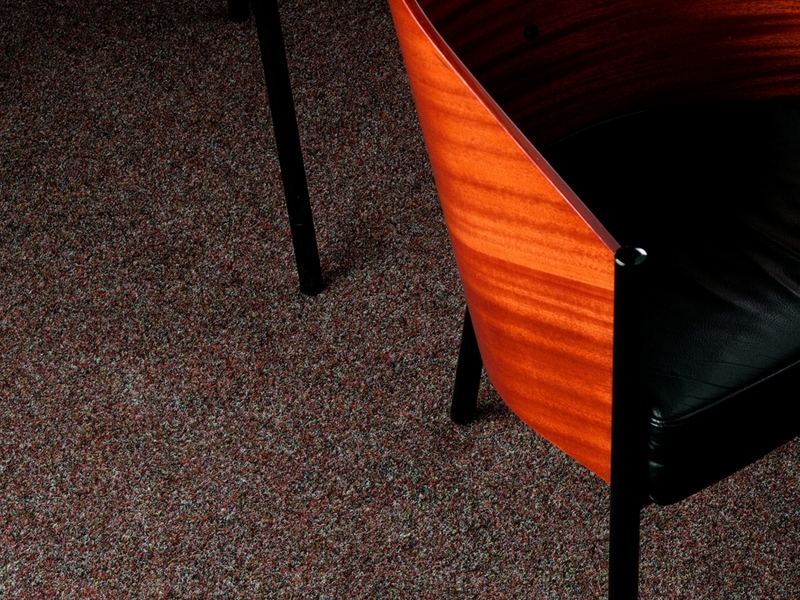 instalación de moqueta en salas de hotel u oficina