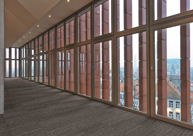 instalación de moqueta en pasillos